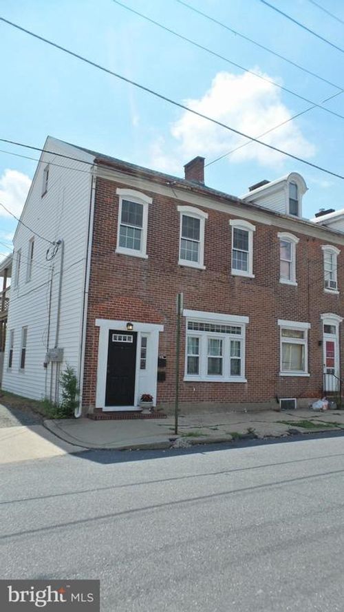20 S Chestnut St, BOYERTOWN, PA, 19512-1509 | Card Image