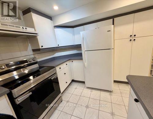 4 Foxchase Dr, Bolton, ON, L7E1H7 | Card Image