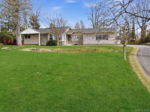 11 Levon Ln, Miller Place, NY, 11764-1322 | Card Image