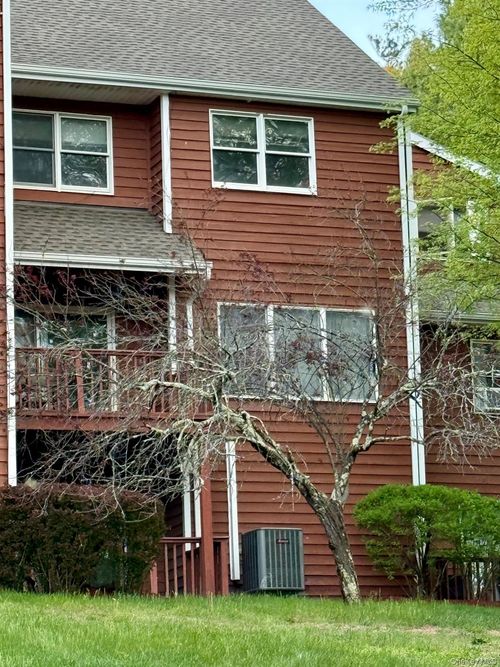 10 Woodland Way N, Ellenville, NY, 12428-1032 | Card Image