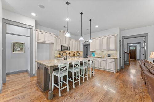 200 Cherry Oak Ln, Montgomery, TX, 77316-6425 | Card Image