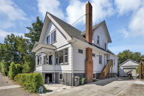 808 Russell St, Victoria, BC, V9A3X7 | Card Image