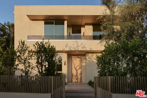 800 N La Jolla Ave, LOS ANGELES, CA, 90046-6810 | Card Image