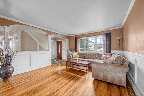 111 Elberta Dr, East Northport, NY, 11731-5712 | Card Image