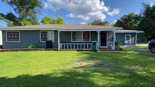 1025 Henderson Ave, Orange, TX, 77630-6329 | Card Image
