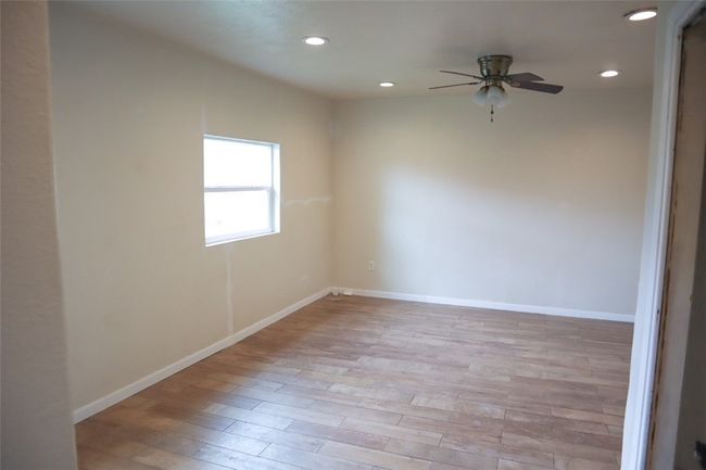502 W B Ave, House other with 3 bedrooms, 2 bathrooms and 4 parking in Kingsville TX | Image 8