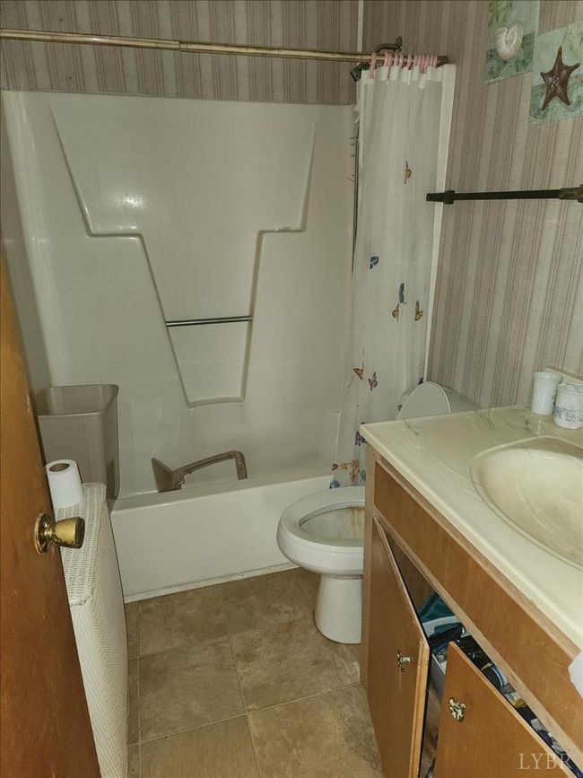 1028 Whitt Loop, House other with 3 bedrooms, 2 bathrooms and null parking in Alton VA | Image 11
