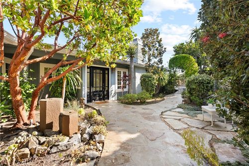 1401 Eagle Gln, Escondido, CA, 92029-3137 | Card Image