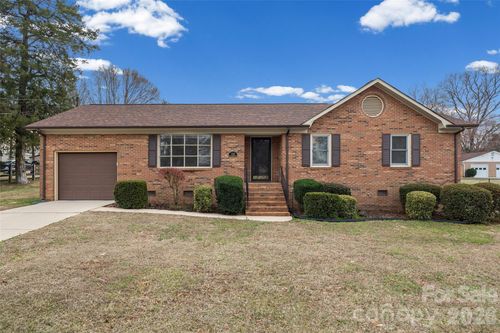 126 Oakside Dr, Harrisburg, NC, 28075-8447 | Card Image