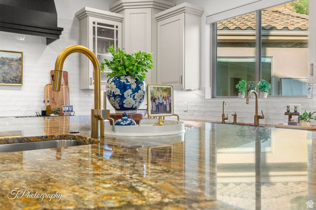Bar with backsplash | Image 17