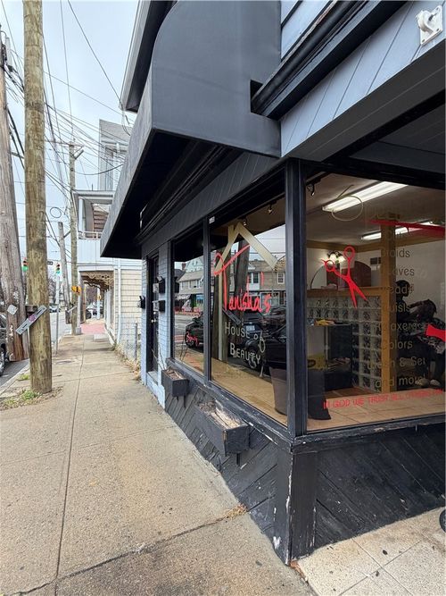 4 Gansett Ave, Cranston, RI, 02920-7320 | Card Image