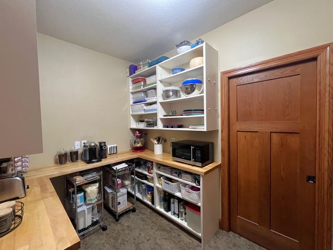 17216 County Road 5 Nw, House other with 5 bedrooms, 4 bathrooms and null parking in New London MN | Image 51