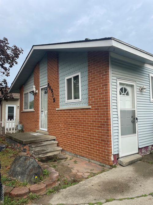 20215 Woodward St, Clinton Twp, MI, 48035-4741 | Card Image