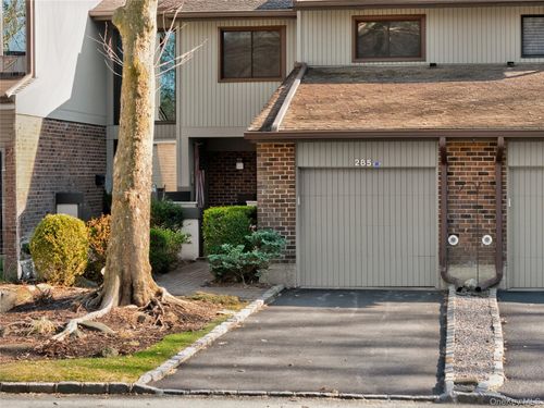 285 Carriage House Dr, Jericho, NY, 11753-2802 | Card Image