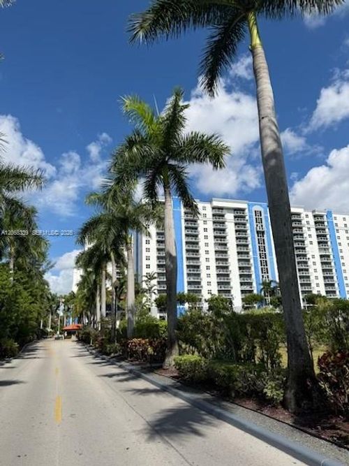 1008-5091 Nw 7th St, Miami, FL, 33126-3470 | Card Image