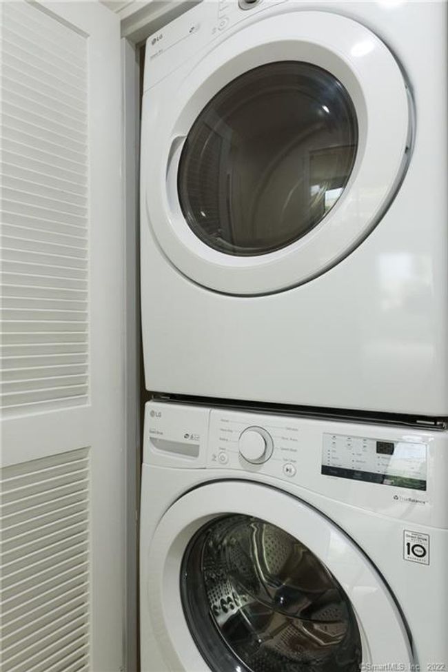 21 - 21 Hills Ln, Condo with 2 bedrooms, 2 bathrooms and null parking in Westport CT | Image 24