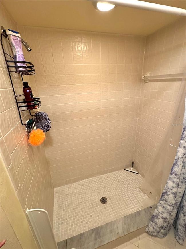 Guest bathroom | Image 20