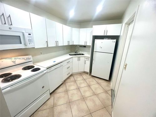 e208-3115 Oakland Shores Dr, Oakland Park, FL, 33309 | Card Image