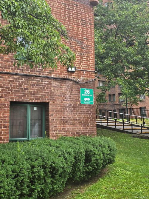 5c-26 Metropolitan Oval, New York, NY, 10462 | Card Image