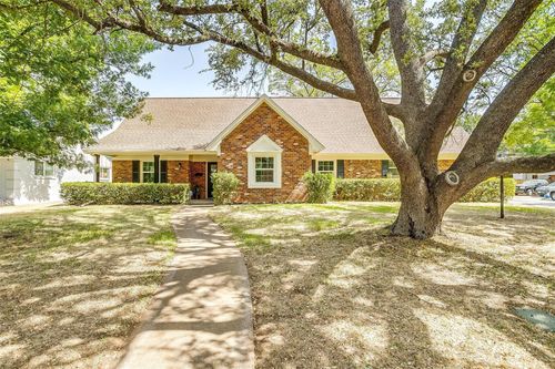 1701 Larkspur Dr, Arlington, TX, 76013-3573 | Card Image