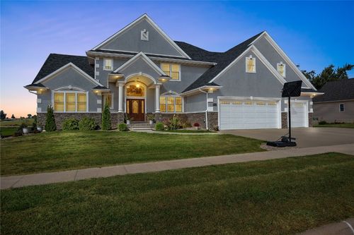 201 Sand Trap Cir, Tipton, IA, 52772-1986 | Card Image