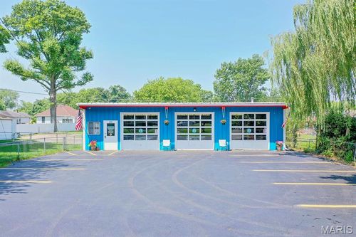 415 N Hesperia St, Collinsville, IL, 62234-3318 | Card Image