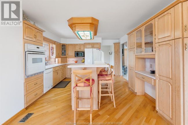 5569 Concession Rd 5 N, House other with 6 bedrooms, 3 bathrooms and null parking in Amherstburg ON | Image 10