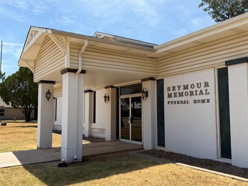 200 S Cedar St, Seymour, TX, 76380-2507 | Card Image