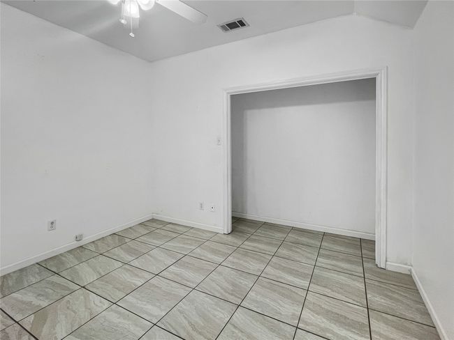 Unfurnished room featuring ceiling fan and baseboards | Image 12