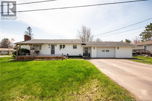 24 Delong Dr, Salisbury, NB, E4J2B5 | Card Image