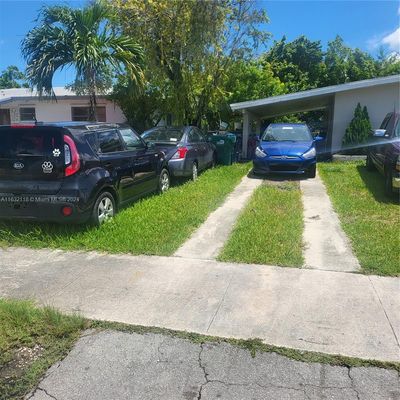 11761 Sw 176th Ter, House other with 3 bedrooms, 1 bathrooms and null parking in Miami FL | Image 2