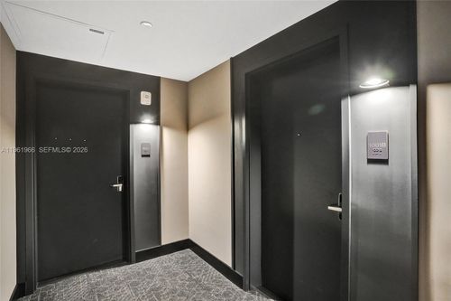 1001b-121 Ne 5th Street, Miami, FL, 33132 | Card Image