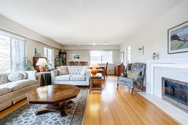 732 Handsworth Road, House other with 4 bedrooms, 2 bathrooms and 2 parking in North Vancouver BC | Image 3