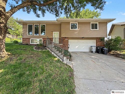 5208 Ascot Cir, Lincoln, NE, 68516-3217 | Card Image