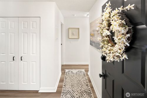 g302-10508 Ne 32nd Place, Bellevue, WA, 98004 | Card Image