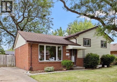 5440 Lyndon Crt, Windsor, ON, N8T1N8 | Card Image