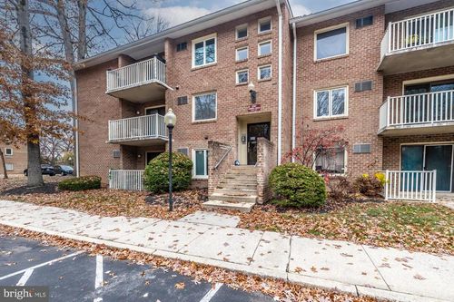 e6-200 Campbell Cir, DOWNINGTOWN, PA, 19335-3241 | Card Image