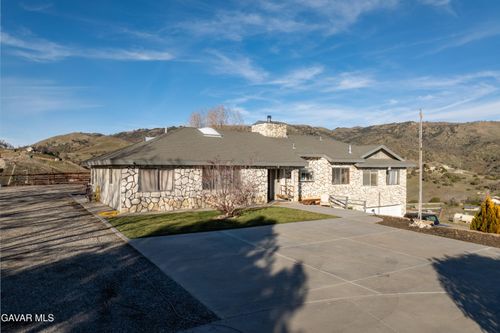 20102 Pine Ridge Dr, Tehachapi, CA, 93561-8069 | Card Image