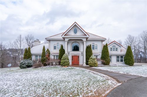 3001 Stoupas Dr, Greensburg, PA, 15601-9049 | Card Image