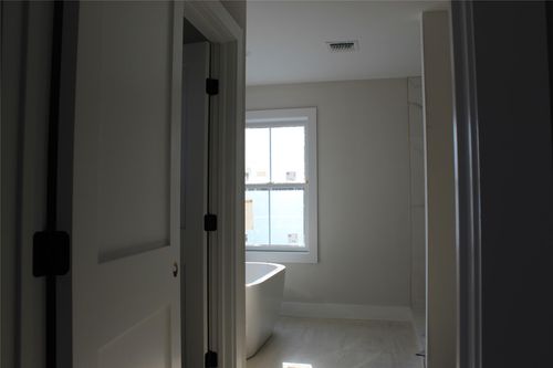 5 Colonial Cir, Manorville, NY, 11949 | Card Image