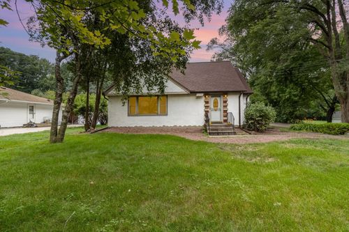 2911 Troseth Rd, Roseville, MN, 55113-1045 | Card Image