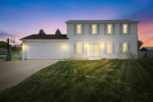 780 W Cardinal Cir, Oak Creek, WI, 53154-6329 | Card Image