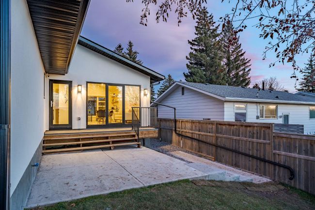 5716 Lodge Cres Sw, House detached with 4 bedrooms, 4 bathrooms and 6 parking in Calgary AB | Image 47