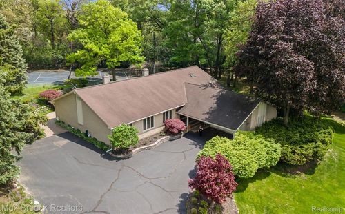 1418 Sodon Lake Dr, Bloomfield Hills, MI, 48302-2355 | Card Image