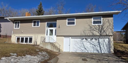 321 15th St Ne, Valley City, ND, 58072-2231 | Card Image