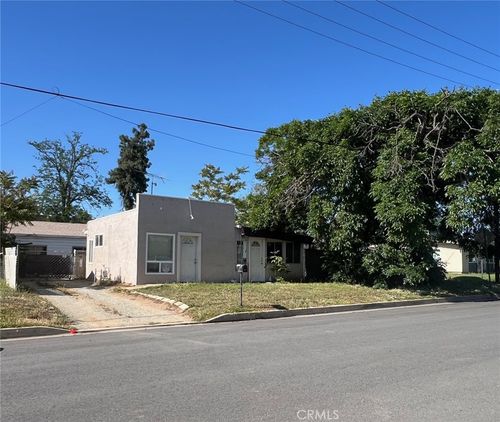893 E 5th St, Beaumont, CA, 92223-2301 | Card Image