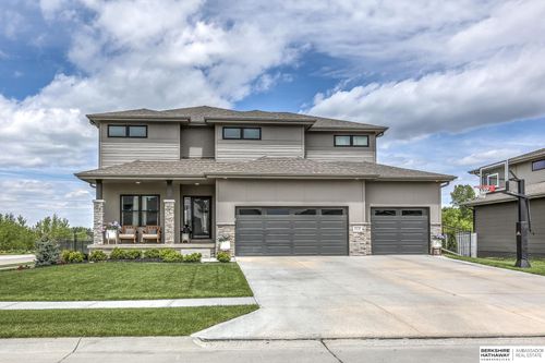 10256 Freeboard Dr, Papillion, NE, 68046-4537 | Card Image