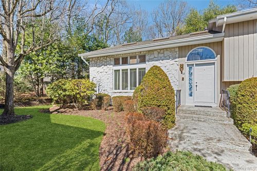 12 Stone Gate Ct, Smithtown, NY, 11787-1568 | Card Image