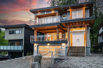 3315 Descartes Pl, House other with 7 bedrooms, 6 bathrooms and 6 parking in Squamish BC | Image 3