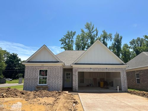 351 Country Garden Dr, Southaven, MS, 38671-1052 | Card Image